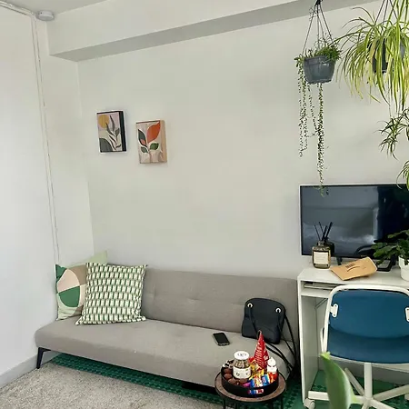 Parisian Crimee Cozy Studio *