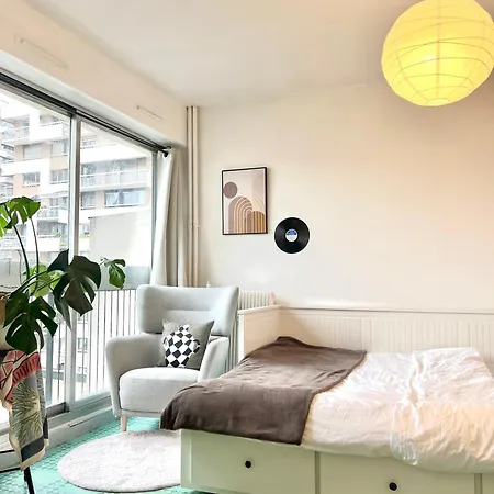 Parisian Crimee Cozy Studio