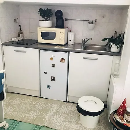 Parisian Crimee Cozy Studio