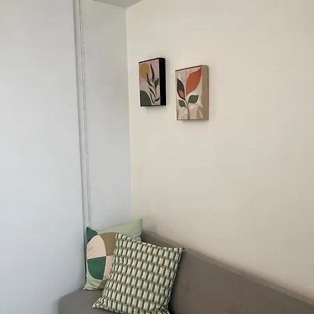 Parisian Crimee Cozy Studio Apartment *